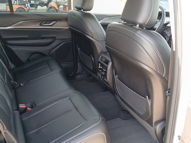 Used 2023 Jeep Grand Cherokee Limited AWD/4WD image 29
