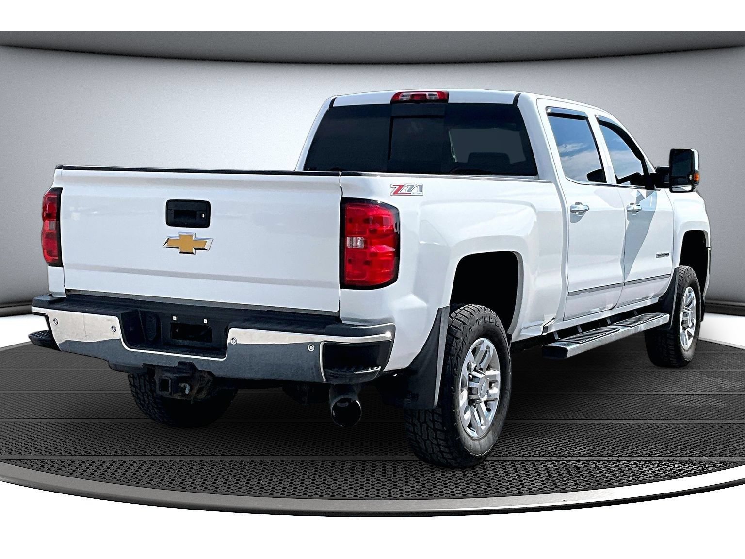 Used 2016 Chevrolet Silverado 2500 LTZ w/ Driver Alert Package AWD/4WD image 18