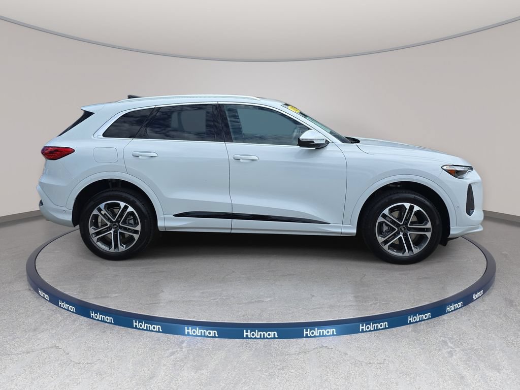 Certified 2025 Audi Q5 Premium w/ Convenience Package AWD/4WD image 5
