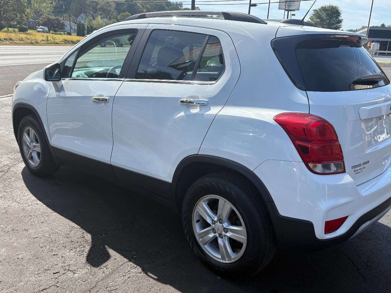 Used 2017 Chevrolet Trax LT w/ LT Convenience Package image 11