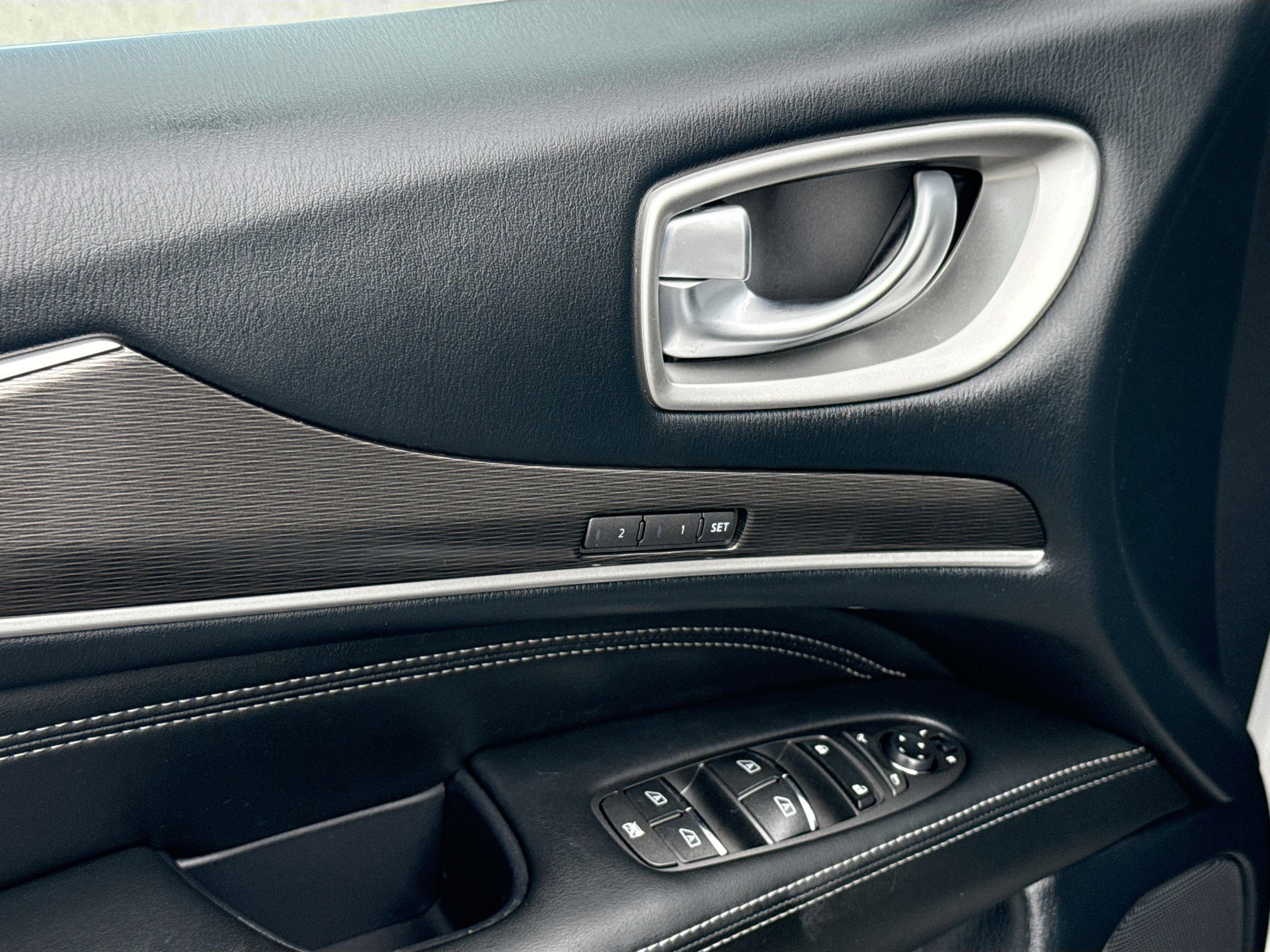 Used 2019 INFINITI QX60 Luxe w/ Essential Package image 17