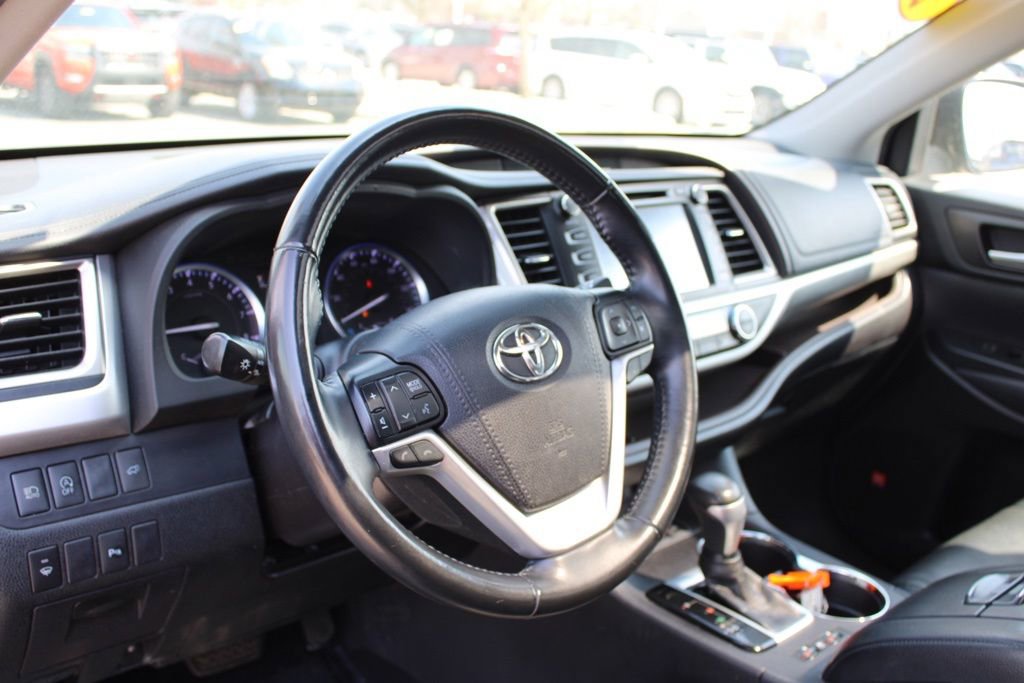 Used 2019 Toyota Highlander Limited image 19