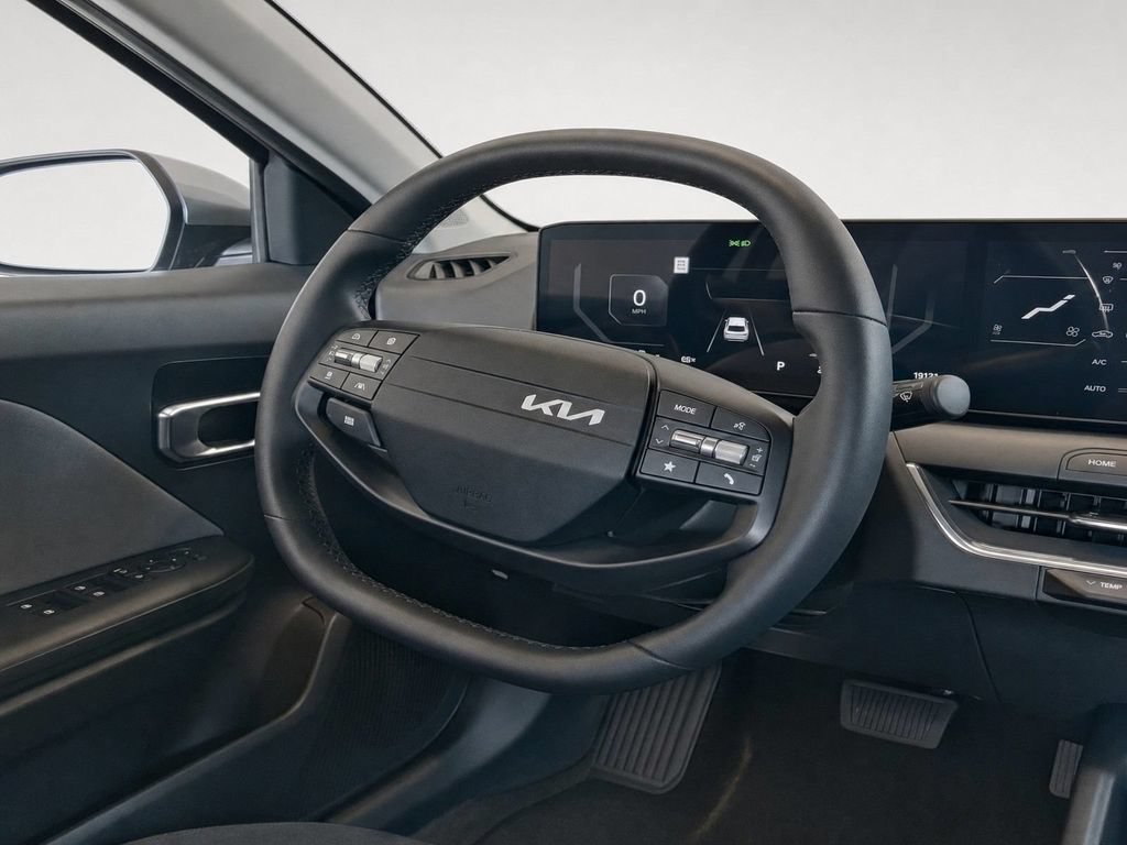 Certified 2025 Kia K4 EX FWD image 33