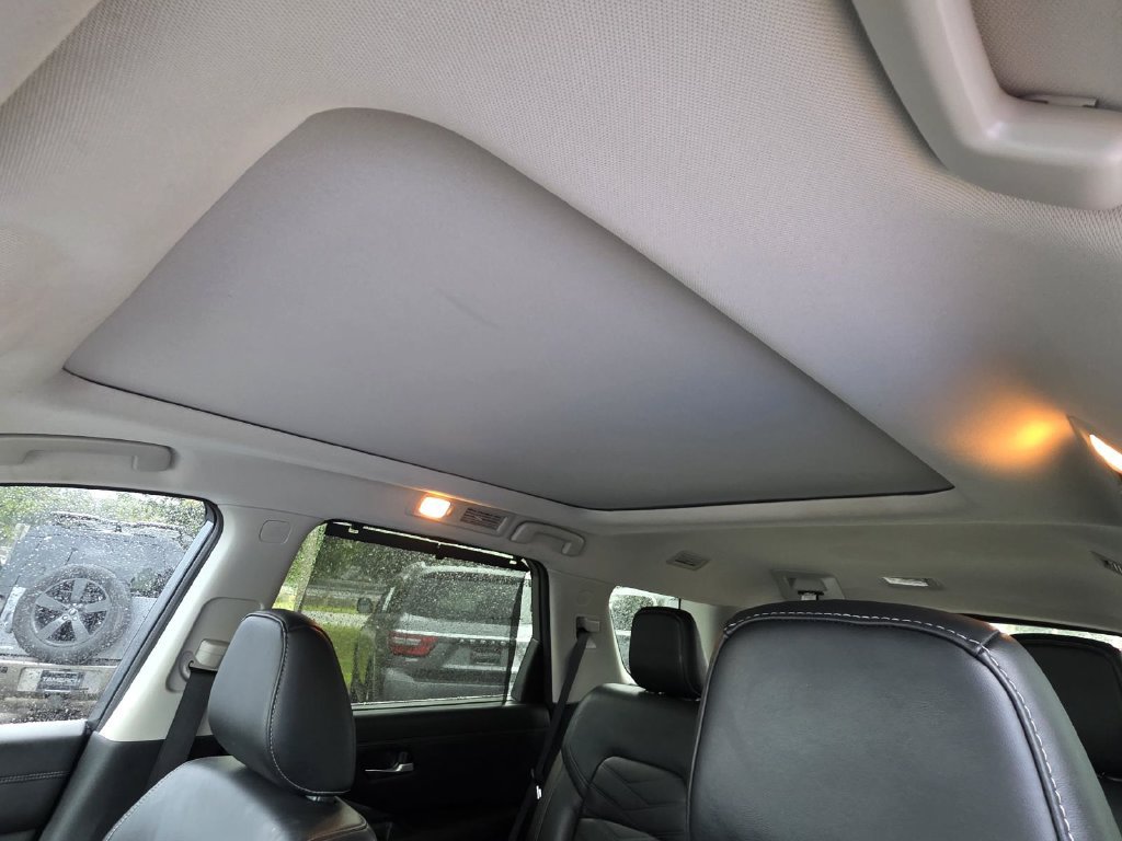 Used 2022 Nissan Pathfinder Platinum w/ Cargo Package FWD image 7