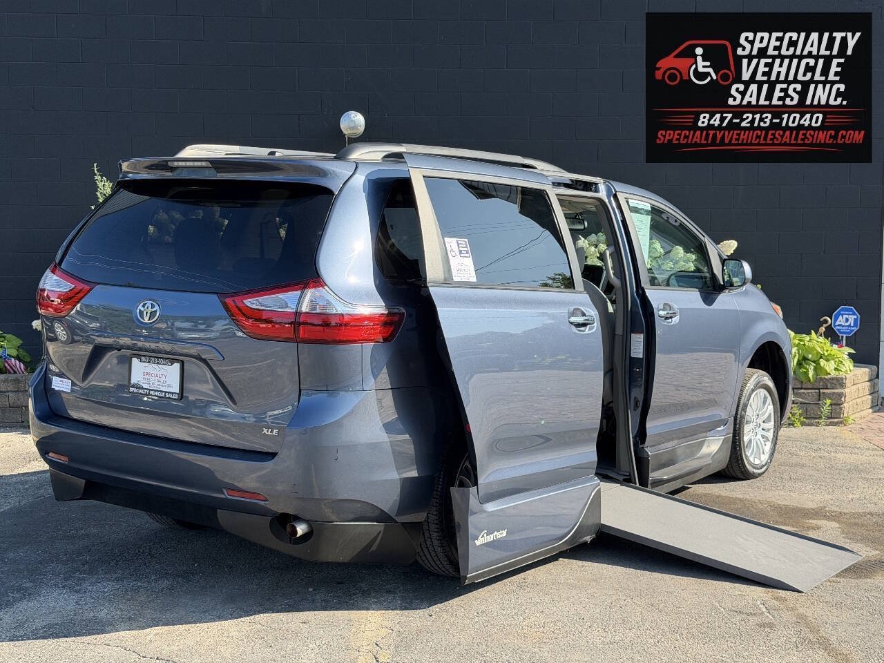 Used 2016 Toyota Sienna XLE FWD image 1