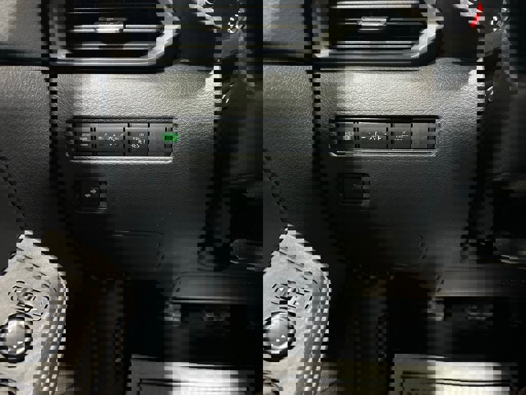 Used 2025 Nissan Sentra S image 17