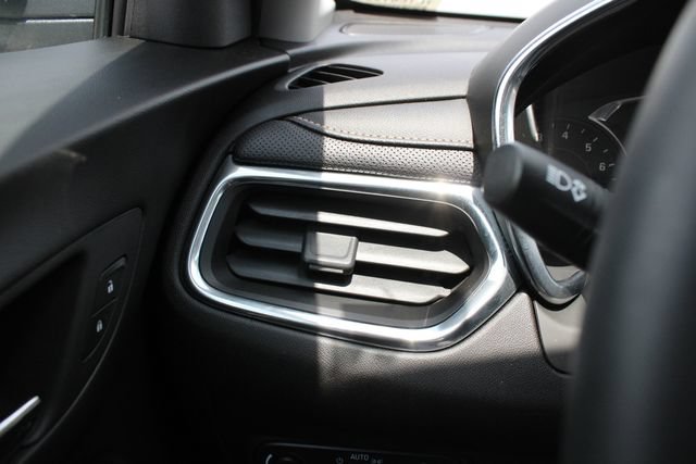 Used 2024 Chevrolet Equinox Premier AWD/4WD image 9