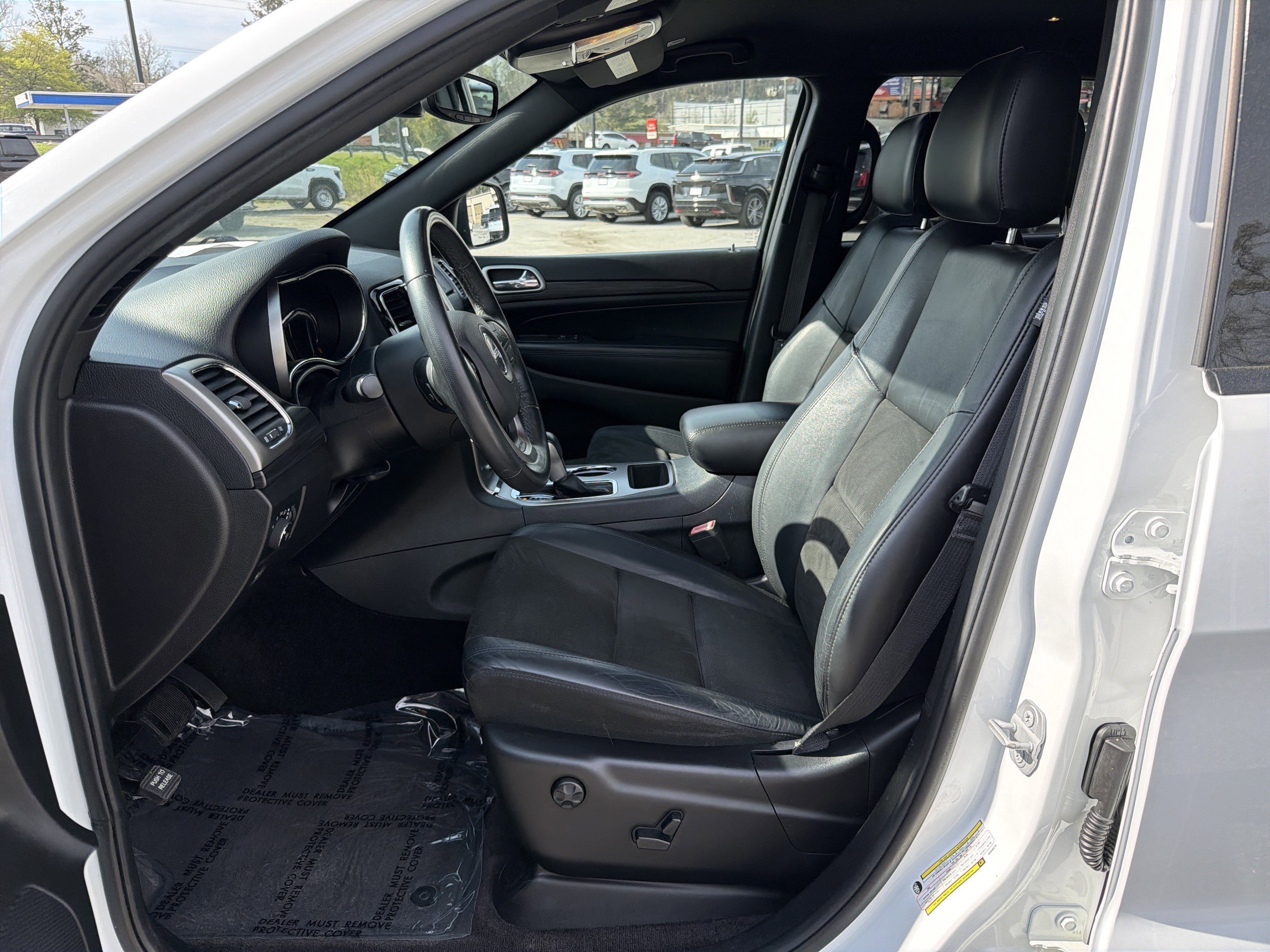 Used 2019 Jeep Grand Cherokee Altitude RWD image 10