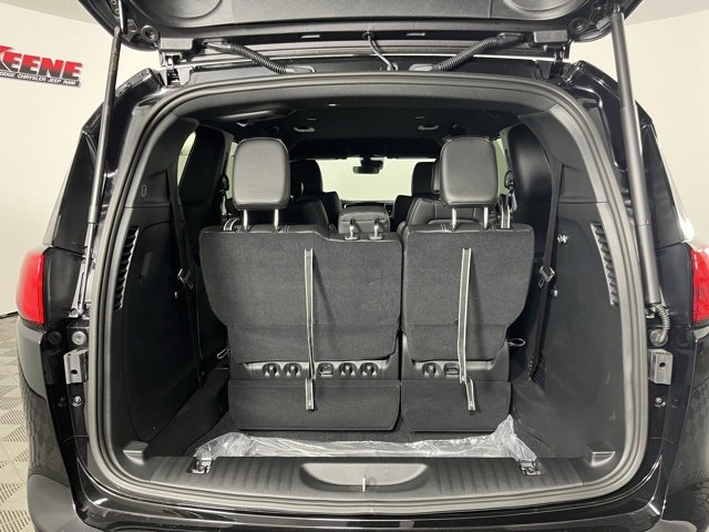 New 2026 Chrysler Voyager LX image 25