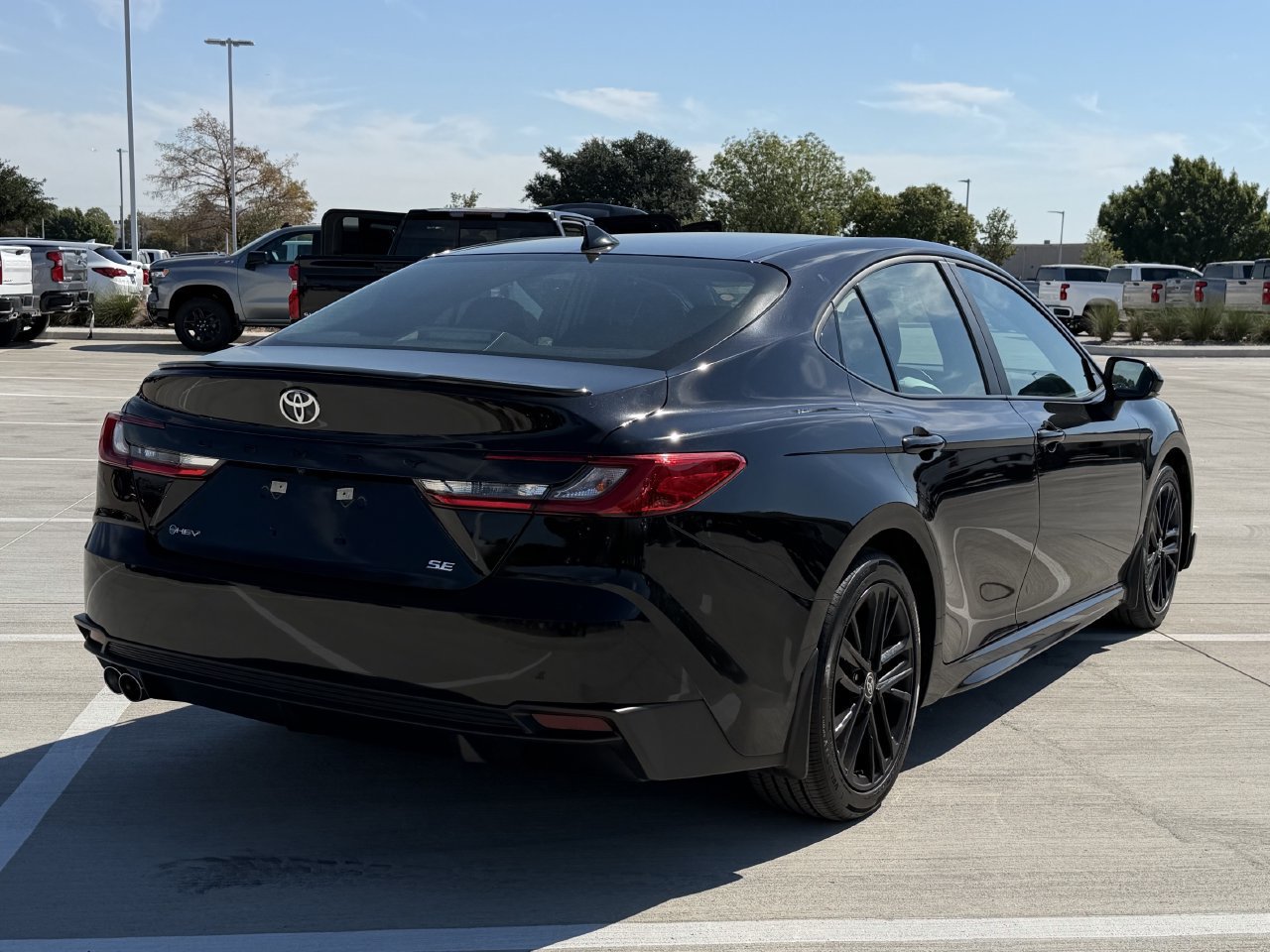 Used 2025 Toyota Camry SE FWD image 4