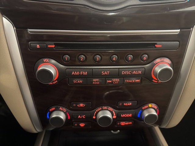 Used 2016 Nissan Pathfinder Platinum w/ Family Entertainment Package image 31