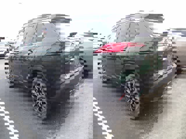 Used 2023 Toyota Corolla Cross XLE w/ Convenience Package image 7