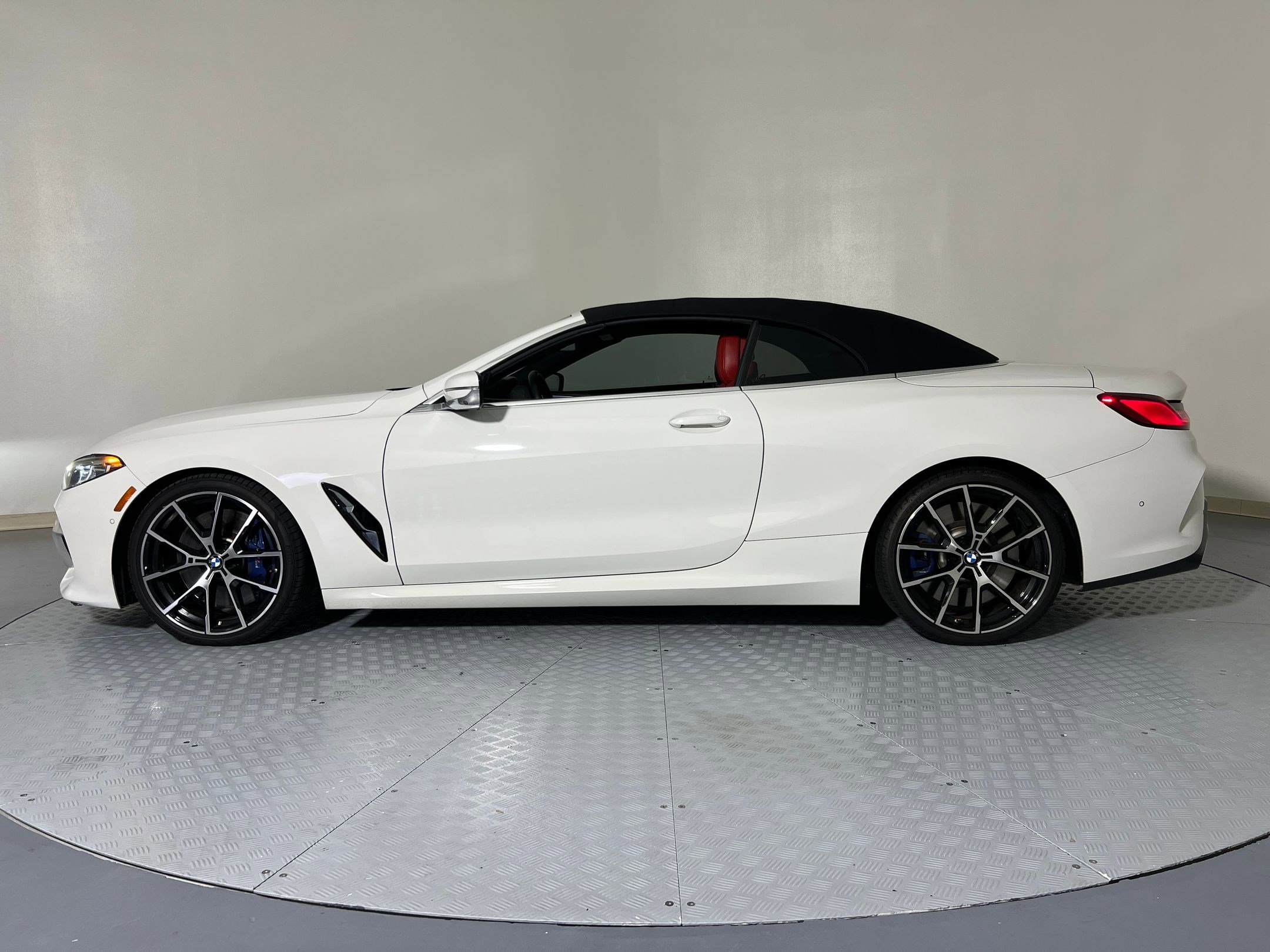 Used 2021 BMW M850i xDrive Convertible w/ Driving Assistance Package image 38
