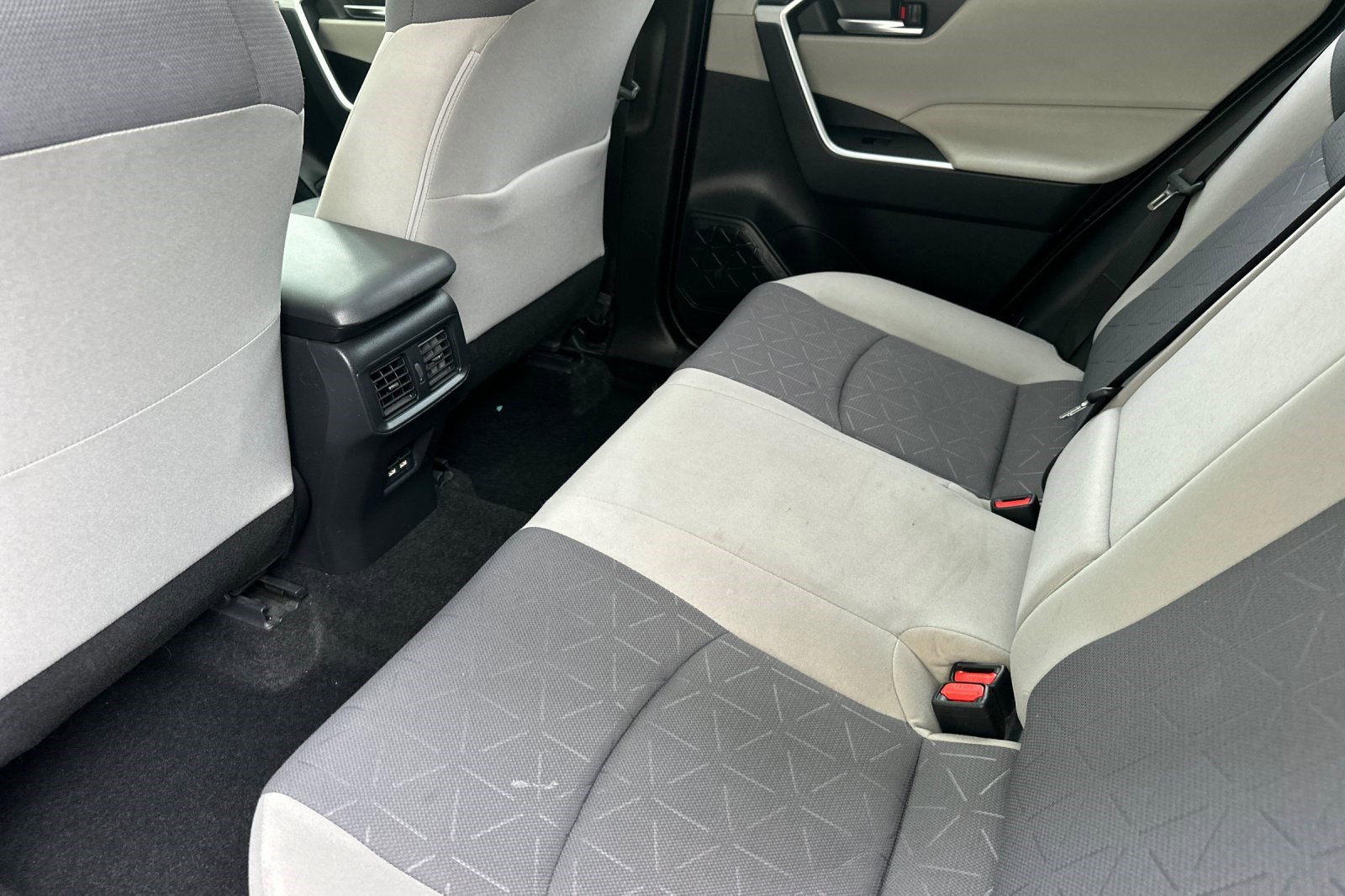 Used 2021 Toyota RAV4 XLE w/ Convenience Package image 26