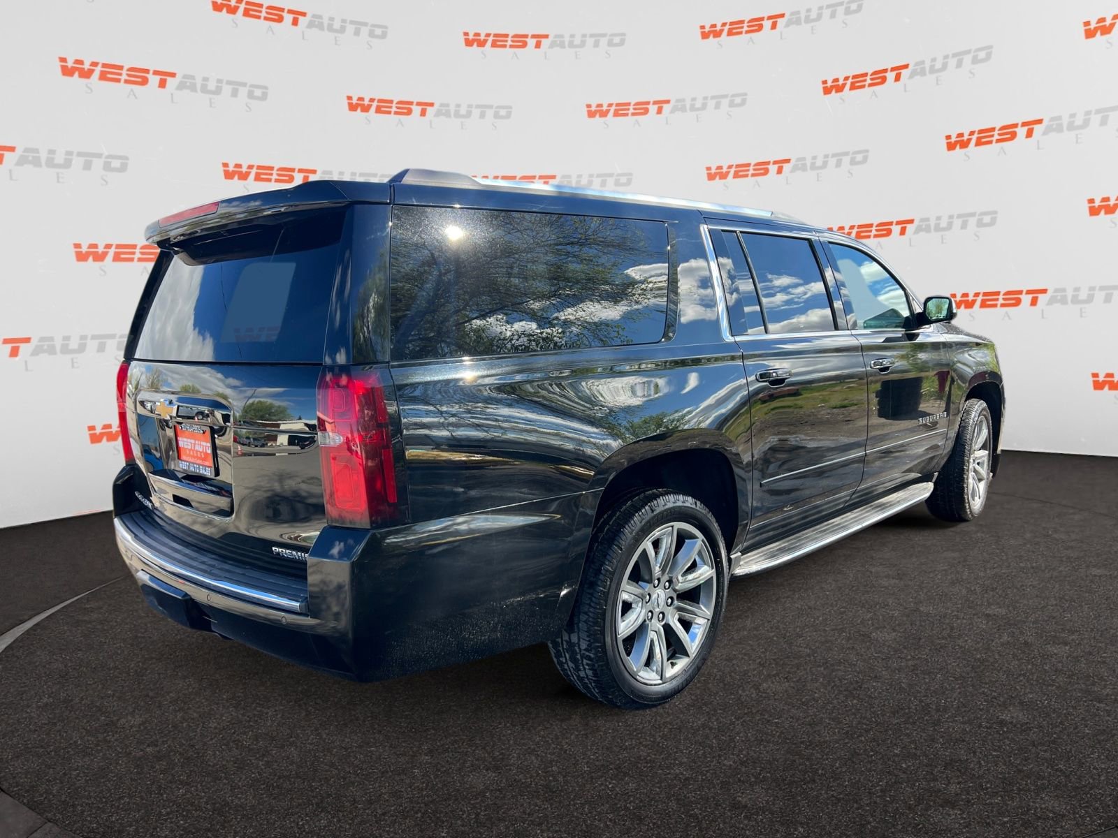 Used 2020 Chevrolet Suburban Premier image 5