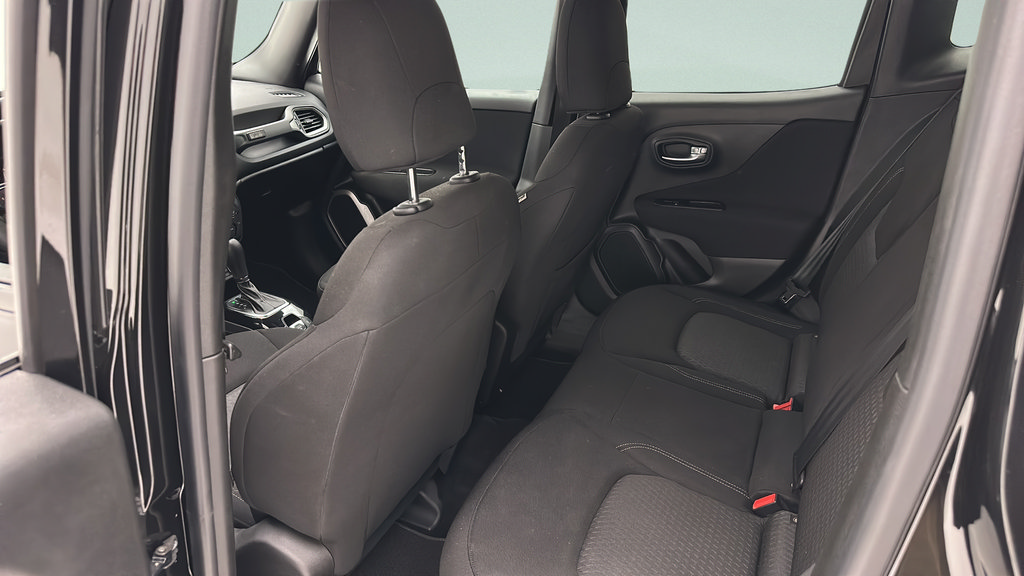Used 2021 Jeep Renegade Latitude AWD/4WD image 9