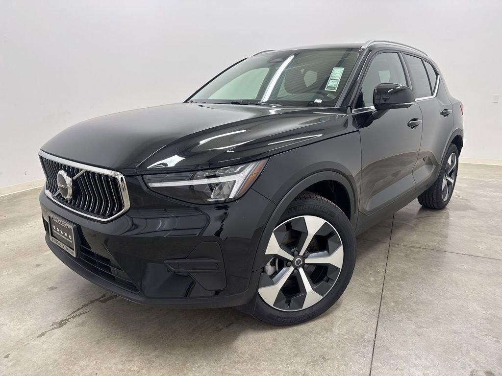 New 2025 Volvo XC40 B5 Core w/ Protection Package Premier