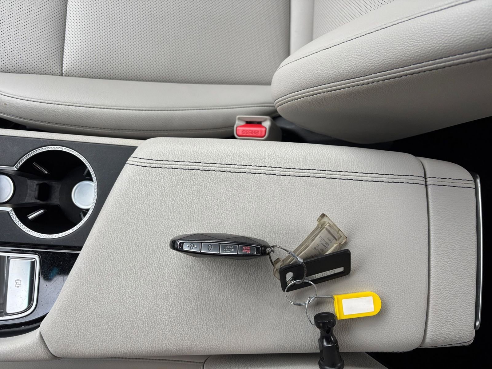 Used 2025 Genesis G70 2.5T image 23