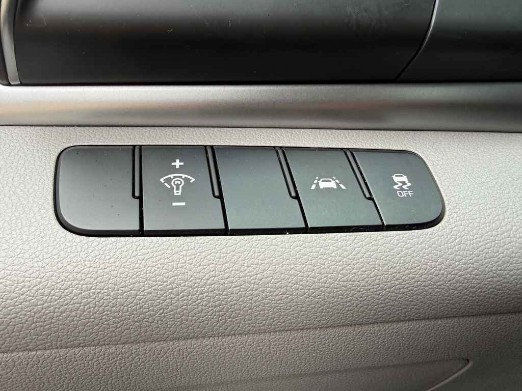 Used 2020 Hyundai Elantra SE w/ Convenience Package (C2) image 18