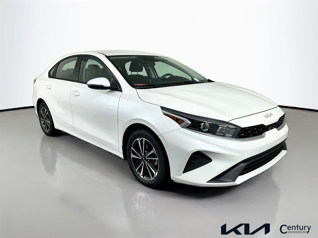 Certified 2023 Kia Forte LXS w/ LXS Technology Package FWD image 3