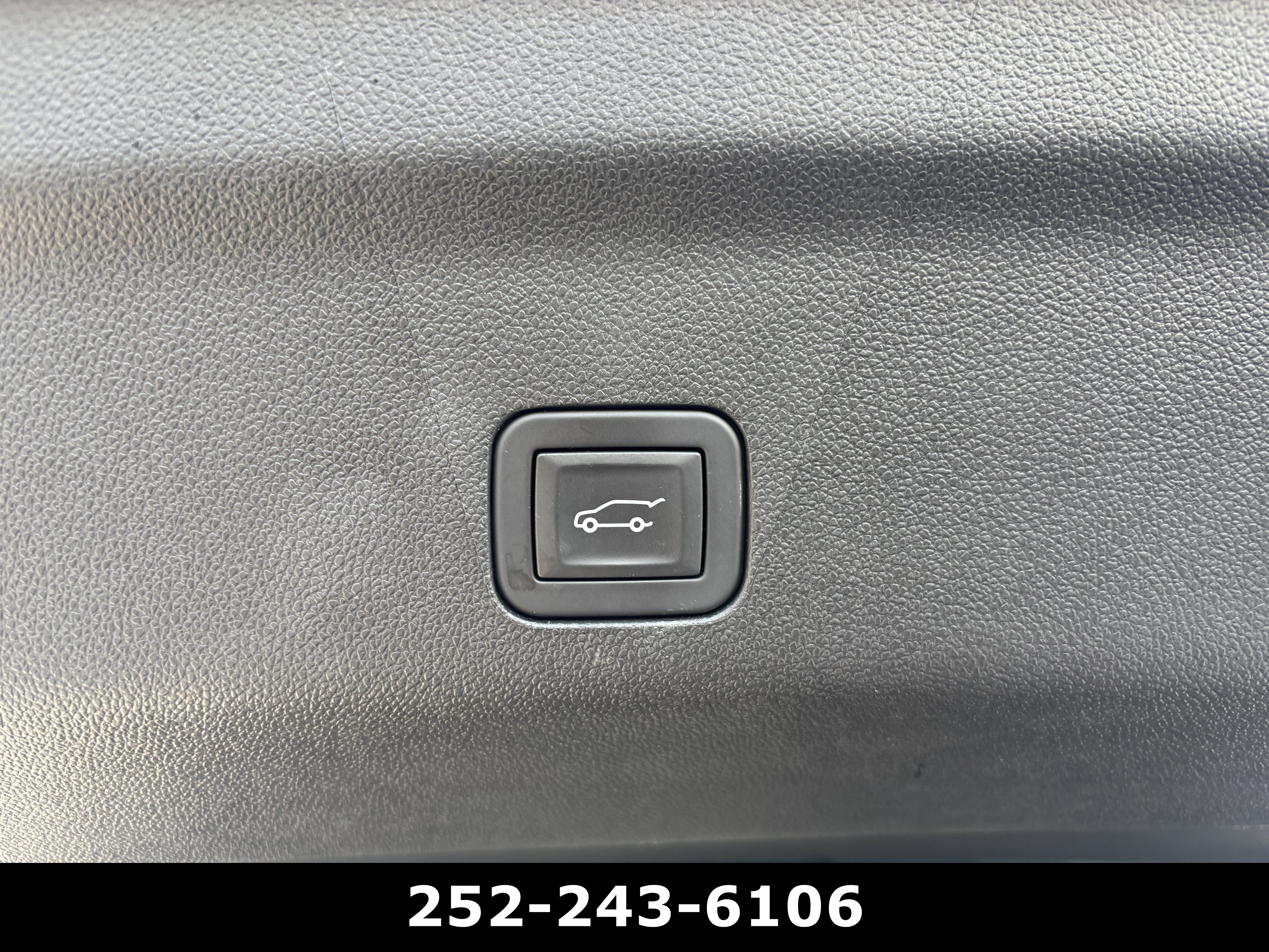 Used 2025 GMC Yukon AT4 Ultimate AWD/4WD image 32