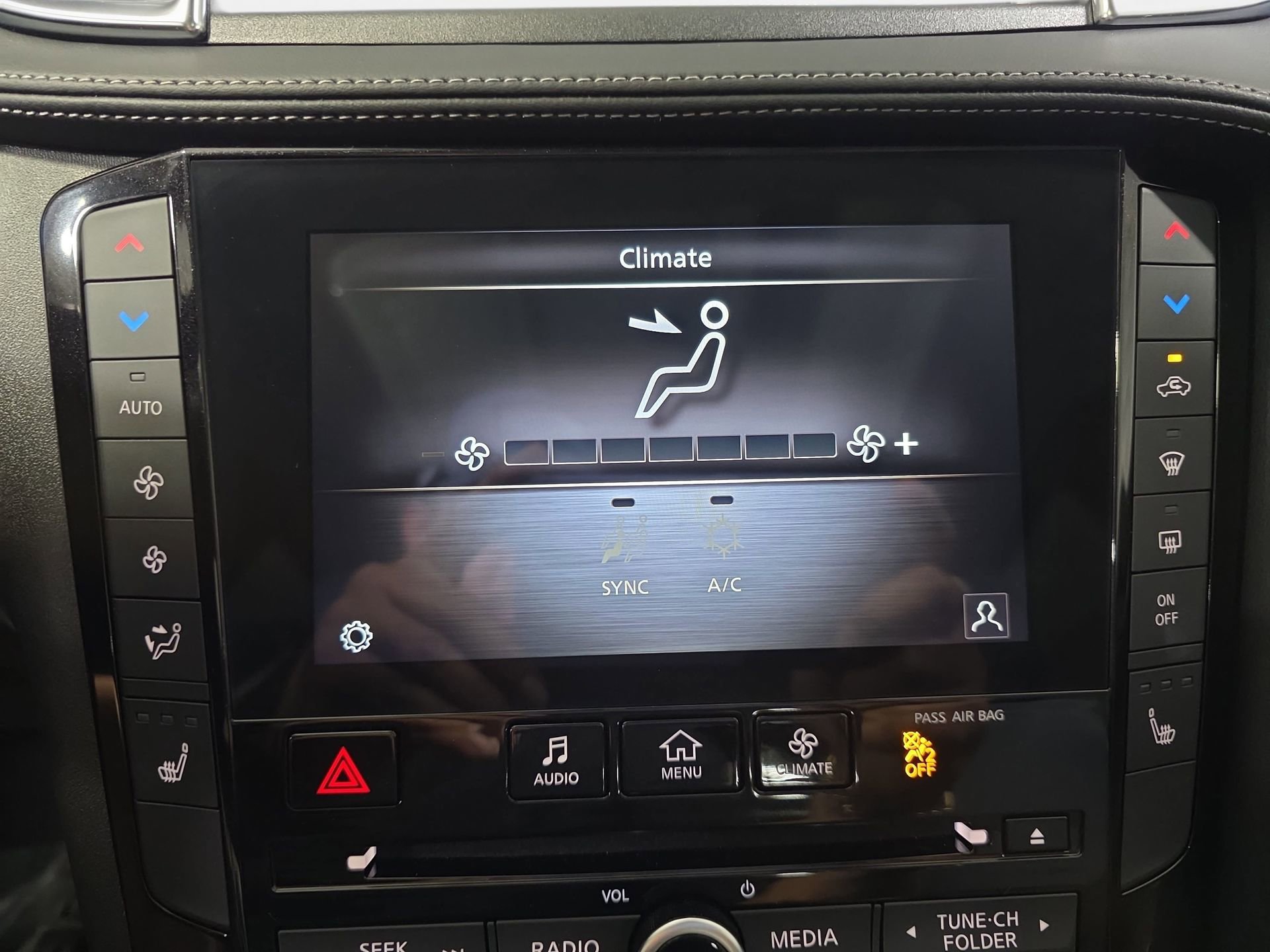 Certified 2025 INFINITI QX50 Luxe w/ Accent Package image 24