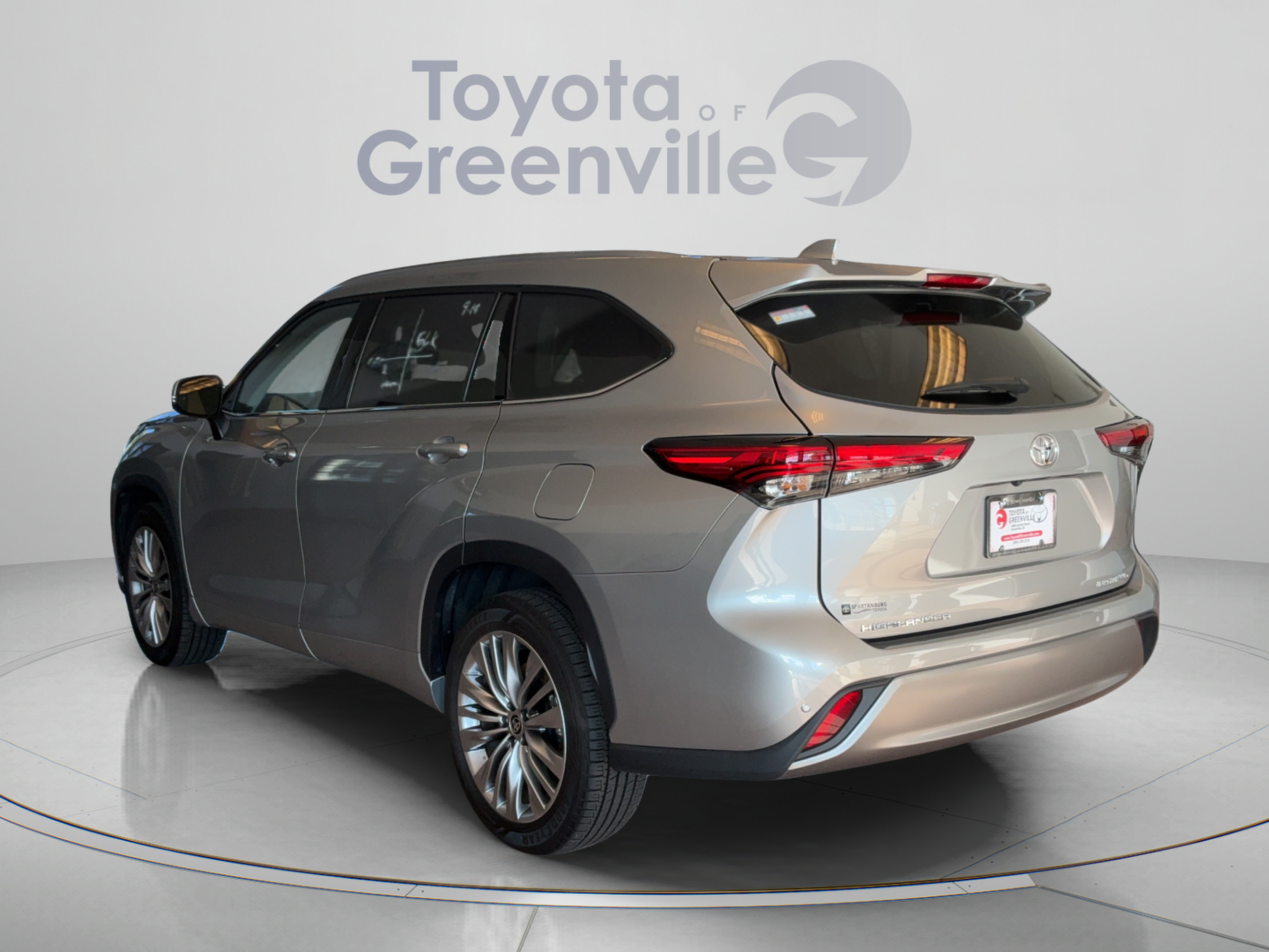 Used 2022 Toyota Highlander Platinum FWD image 4