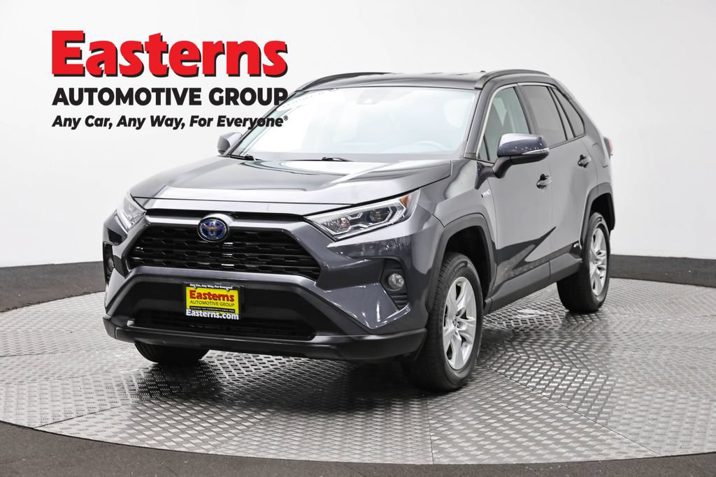 Used 2021 Toyota RAV4 XLE AWD/4WD image 1