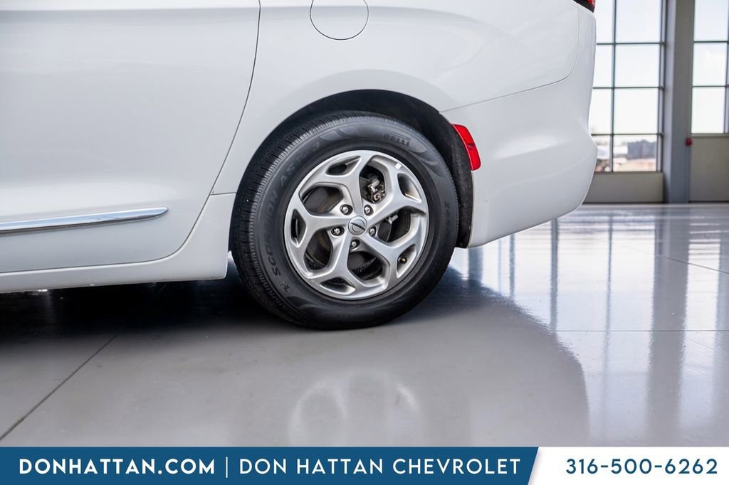 Used 2023 Chrysler Pacifica Limited FWD image 42