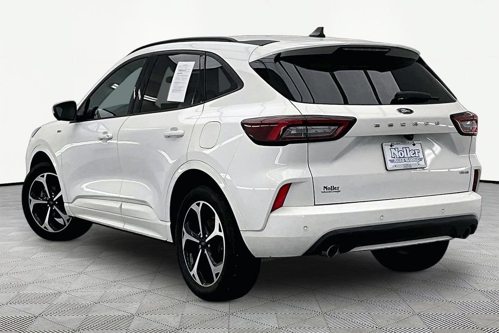 Certified 2023 Ford Escape ST-Line Select w/ Tech Pack #2 AWD/4WD image 13