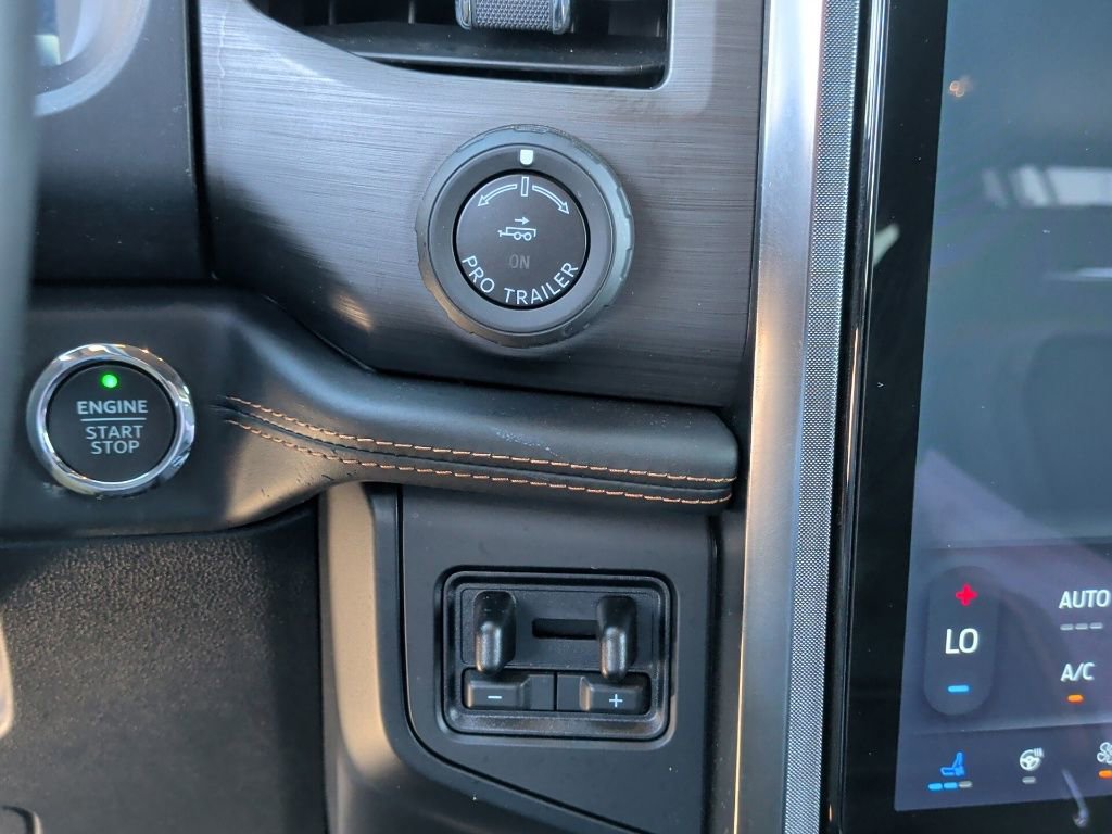 Used 2024 Ford Expedition Platinum image 30