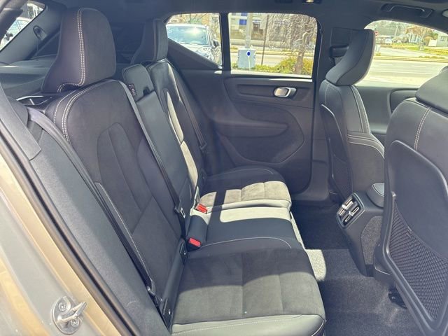 Used 2025 Volvo XC40 B5 Plus AWD/4WD image 14