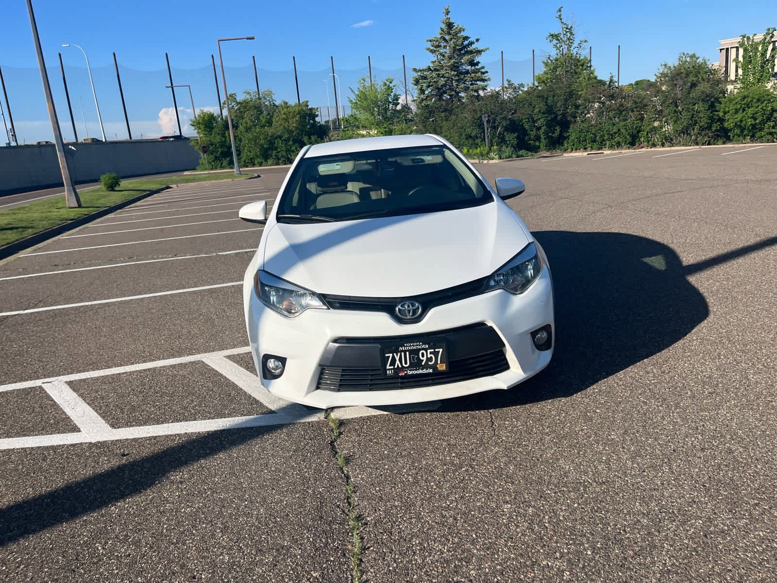 Used 2015 Toyota Corolla LE FWD image 2