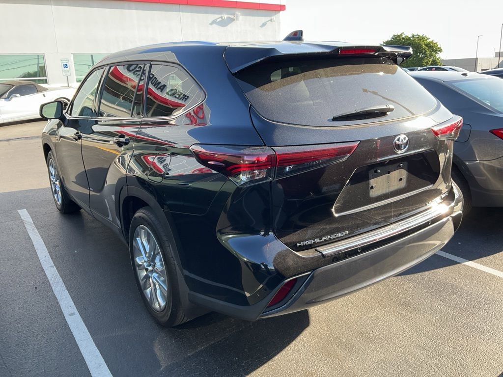 Used 2024 Toyota Highlander Limited AWD/4WD image 9