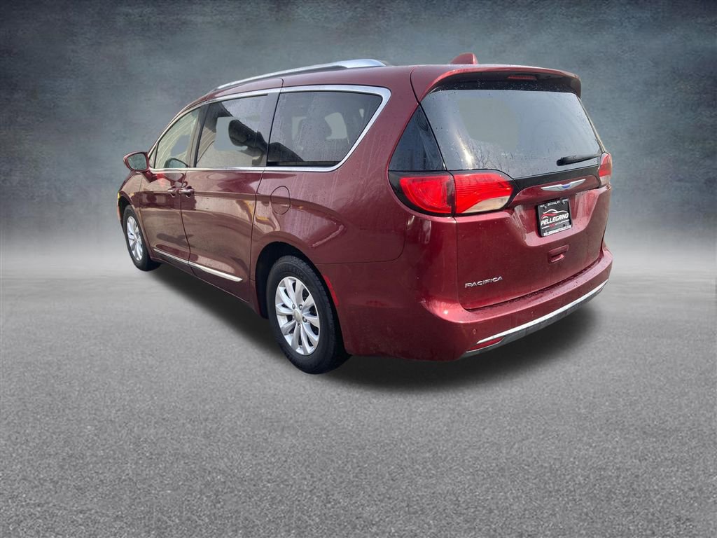 Used 2019 Chrysler Pacifica Touring-L FWD image 3