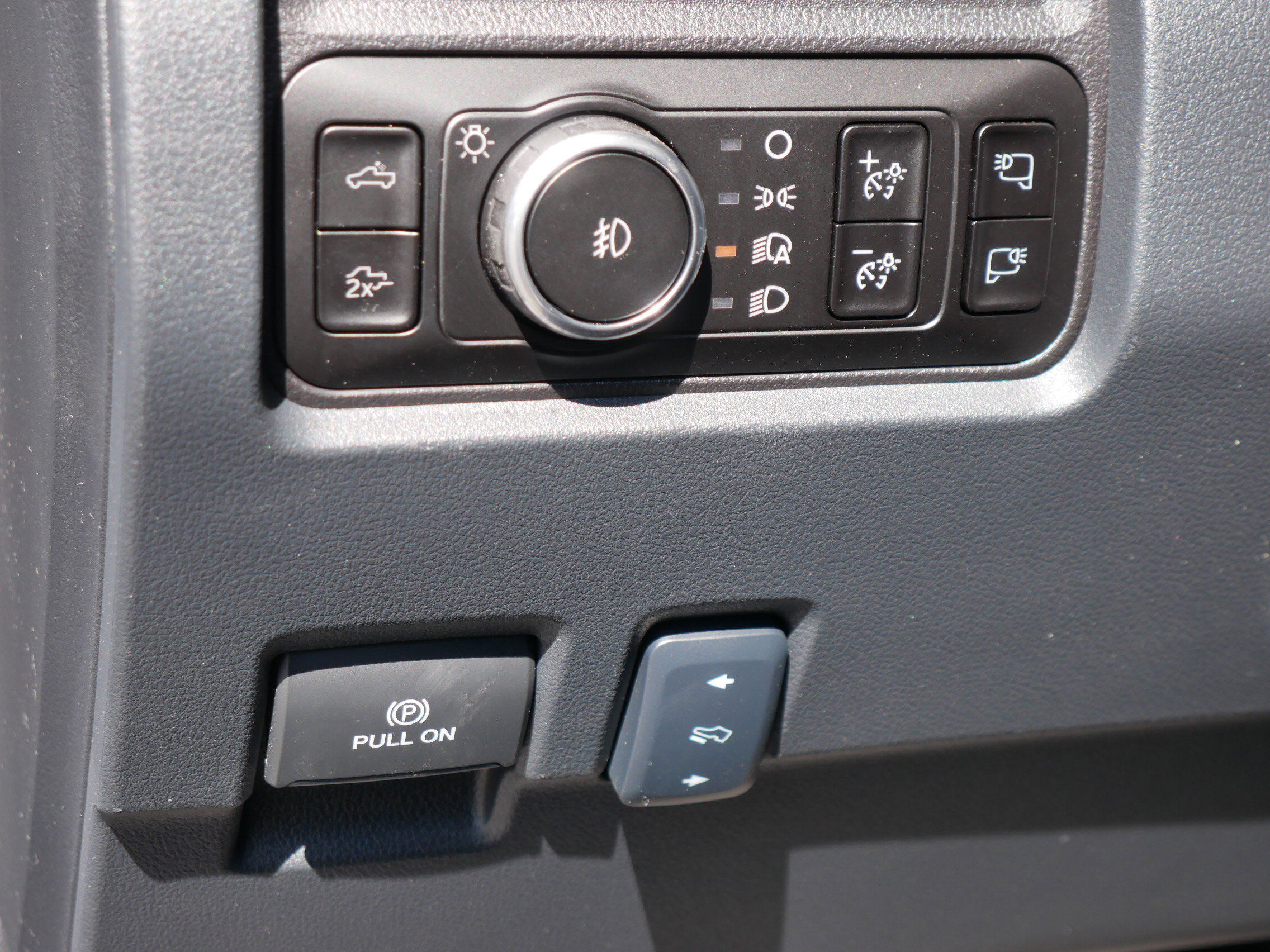 New 2025 Ford F250 Lariat w/ Lariat Ultimate Package image 6