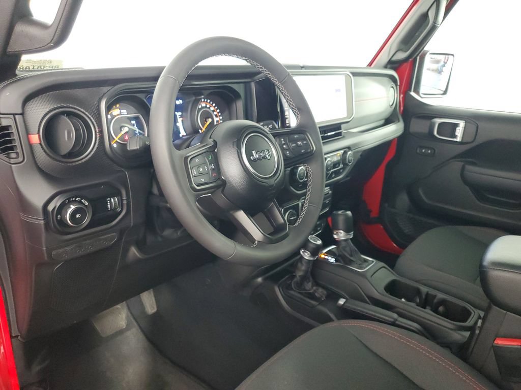 Used 2025 Jeep Wrangler Unlimited Rubicon AWD/4WD image 12