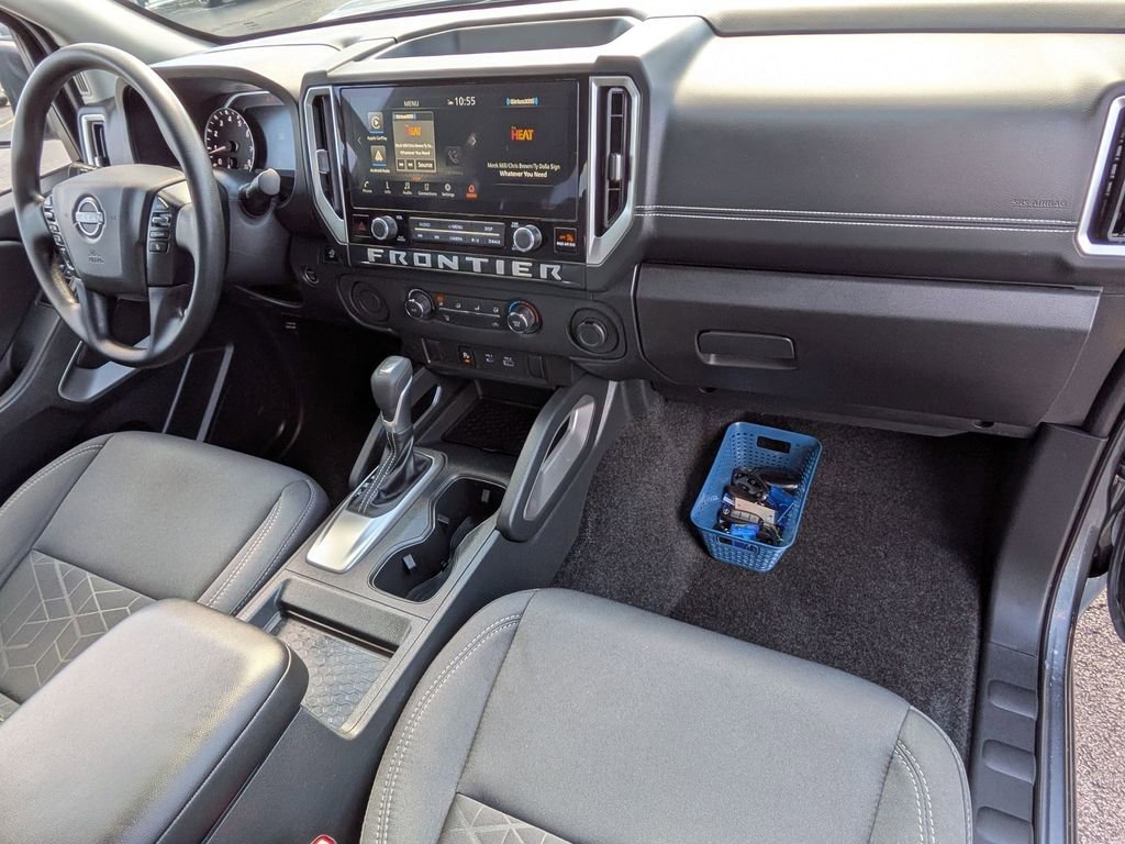 Used 2025 Nissan Frontier SV image 24