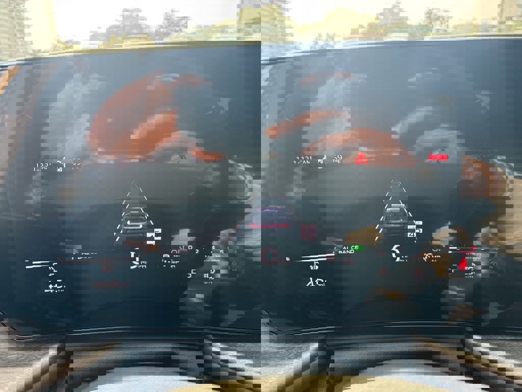 Used 2025 Audi Q5 Premium w/ Convenience Package image 22