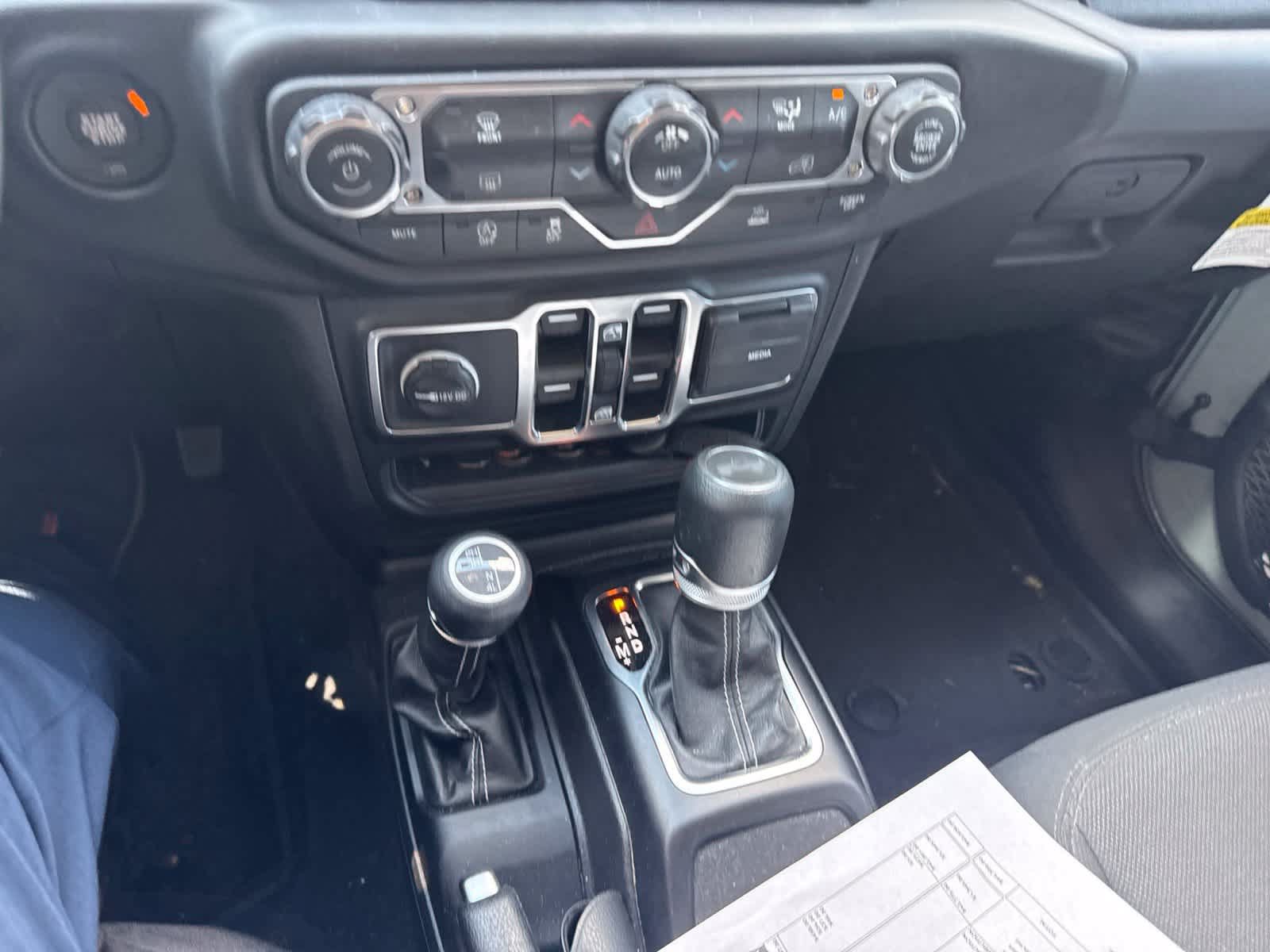 Used 2023 Jeep Wrangler Unlimited Sahara AWD/4WD image 9