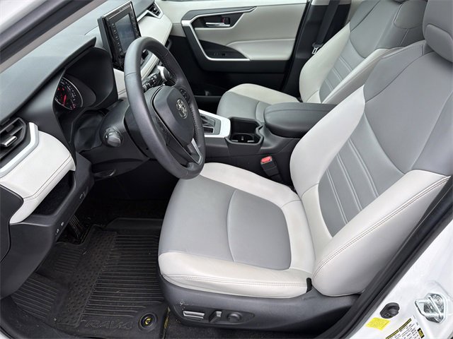 Used 2022 Toyota RAV4 XLE Premium image 9