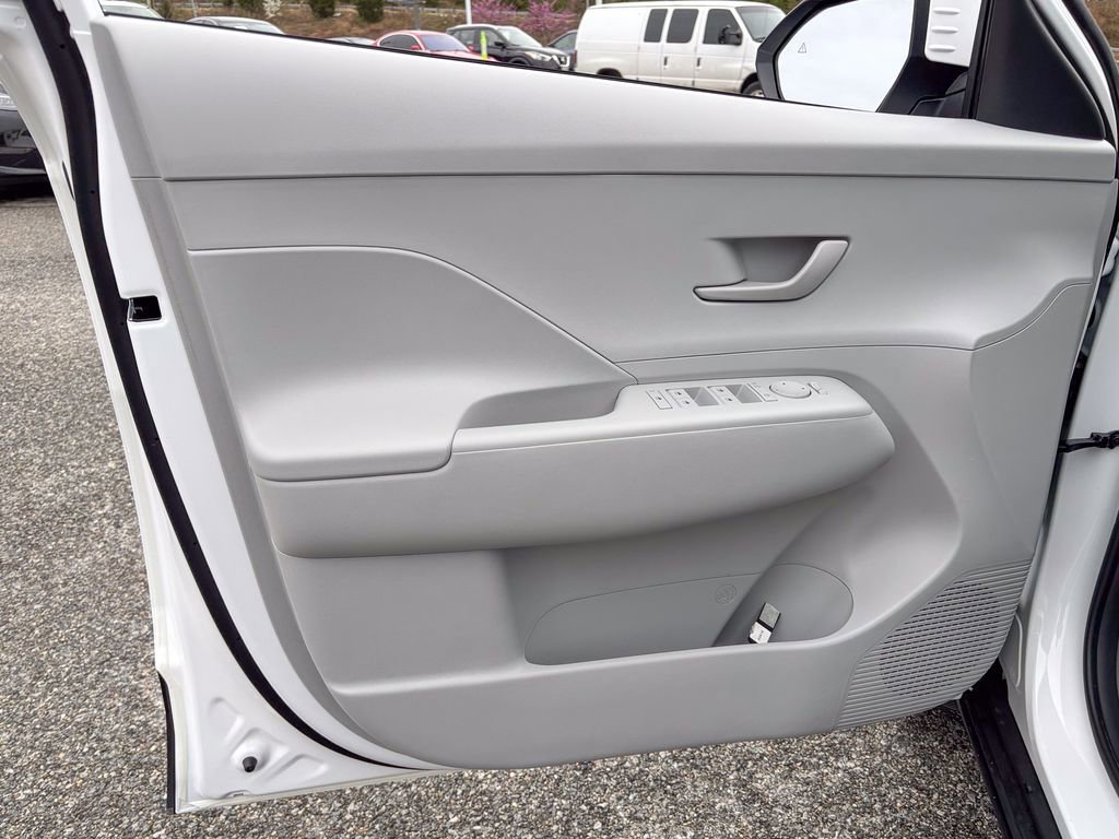 Used 2025 Hyundai Kona SEL image 12