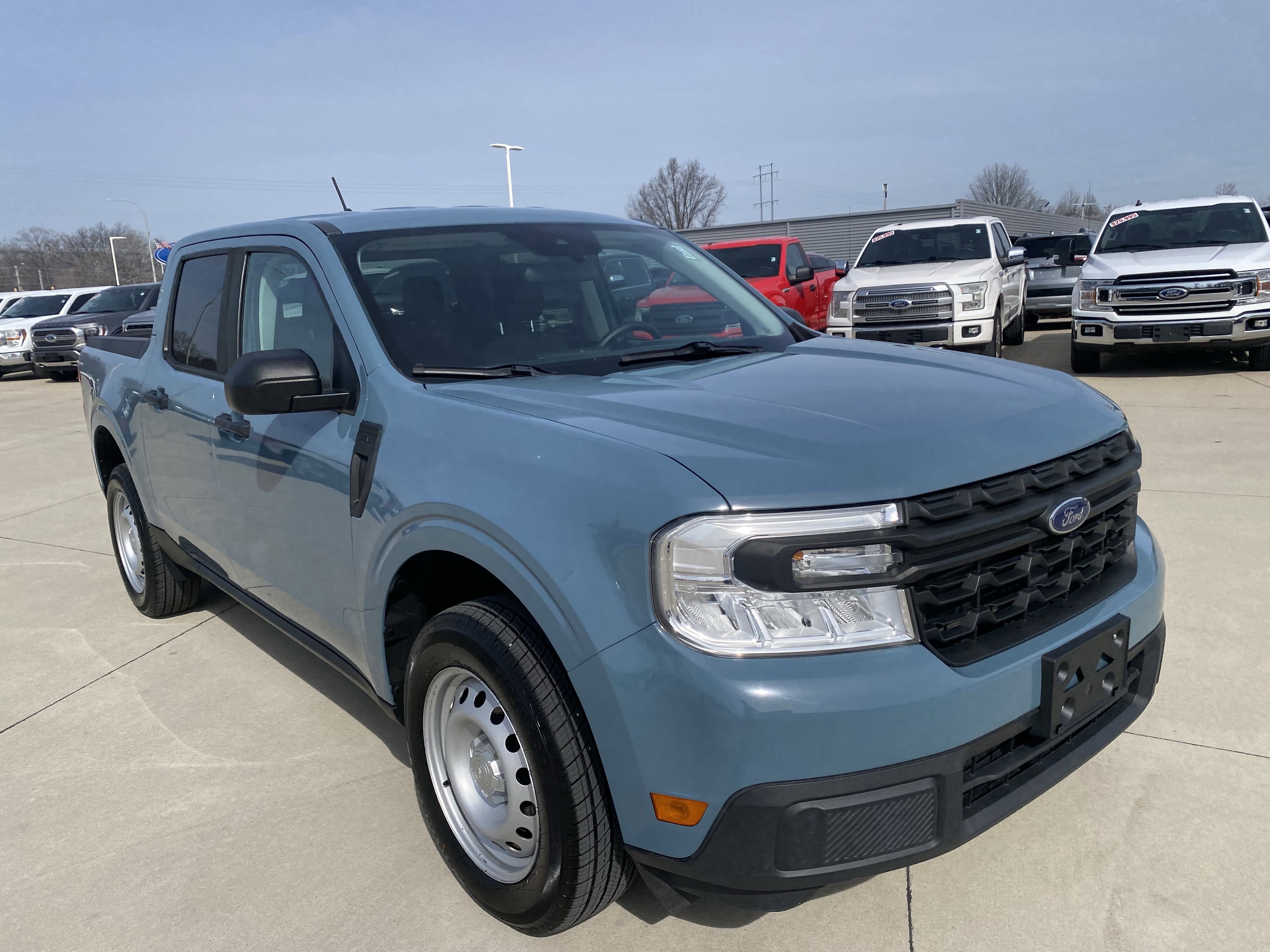 Used 2022 Ford Maverick XL FWD image 3