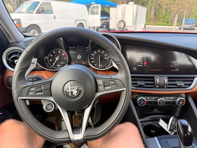 Used 2018 Alfa Romeo Giulia Ti Sport w/ Quick Order Package 22S Sport AWD/4WD image 2