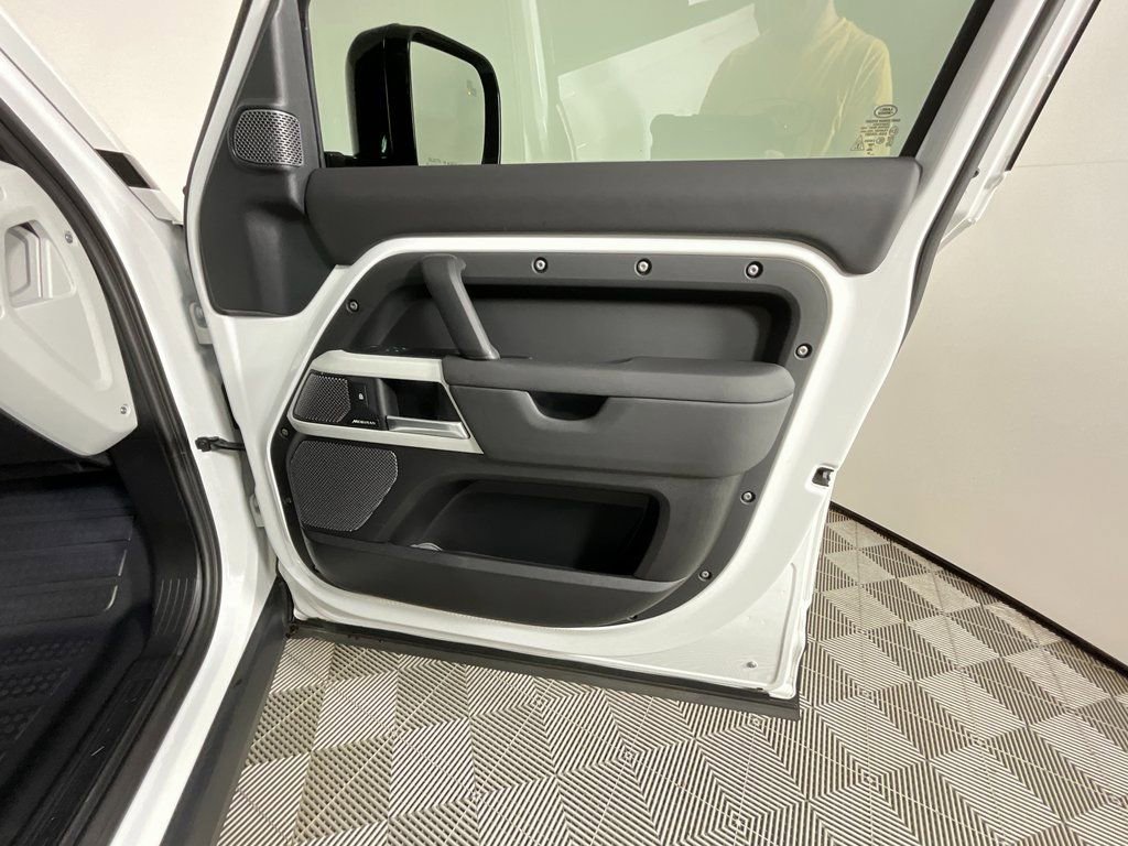 Used 2024 Land Rover Defender 110 S image 22