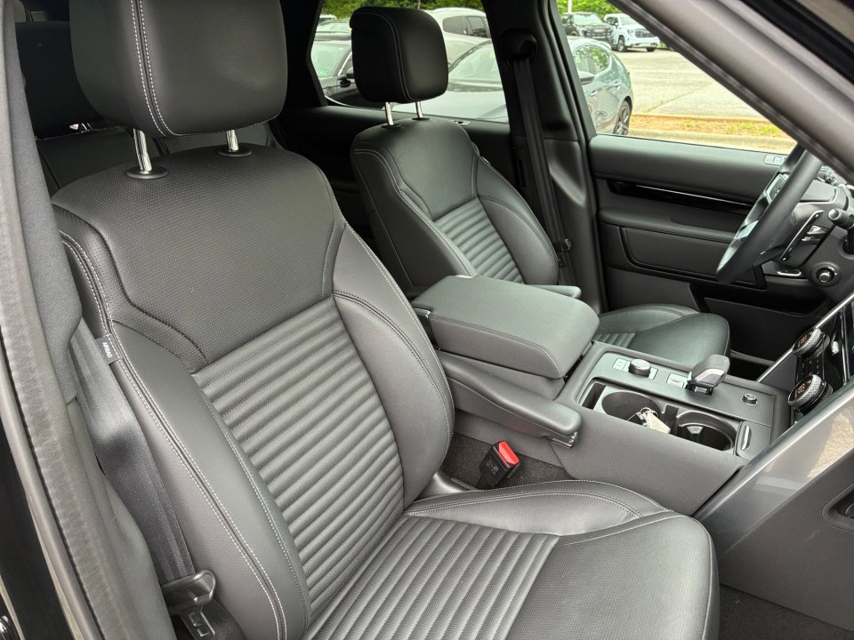 Used 2025 Land Rover Discovery S AWD/4WD image 28