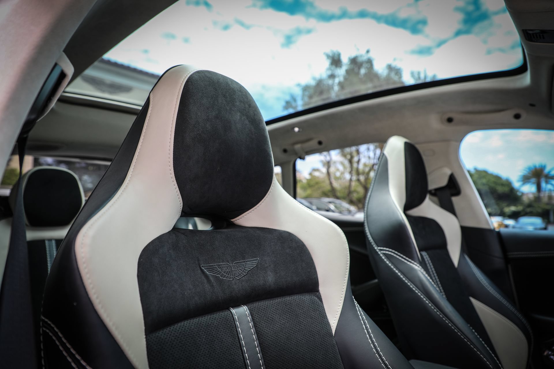 Used 2022 Aston Martin DBX AWD/4WD image 17