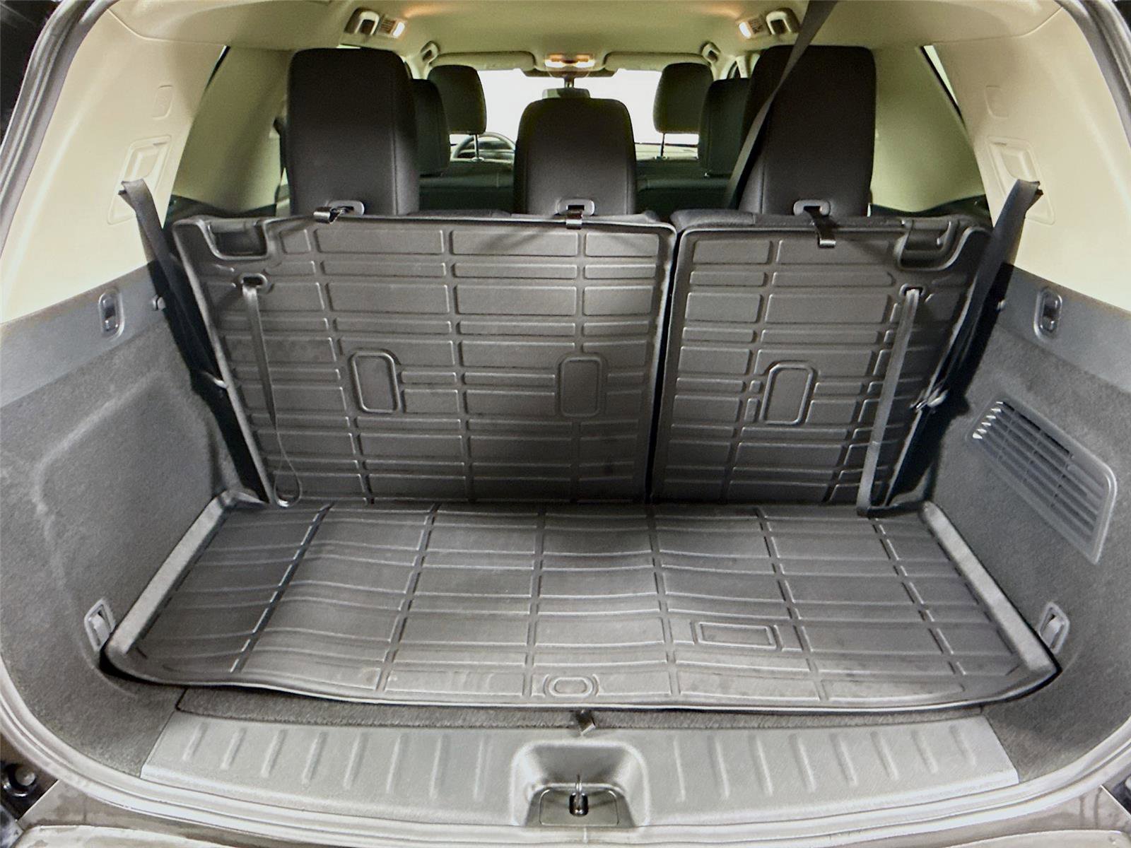 Used 2025 Nissan Pathfinder S image 24