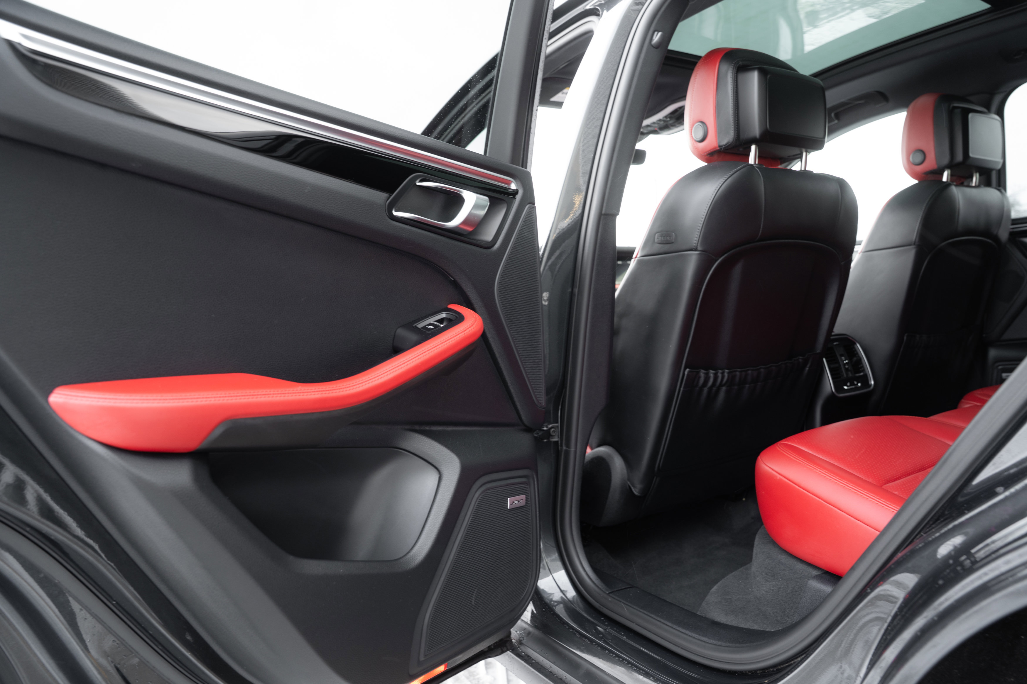 Used 2021 Porsche Macan image 25