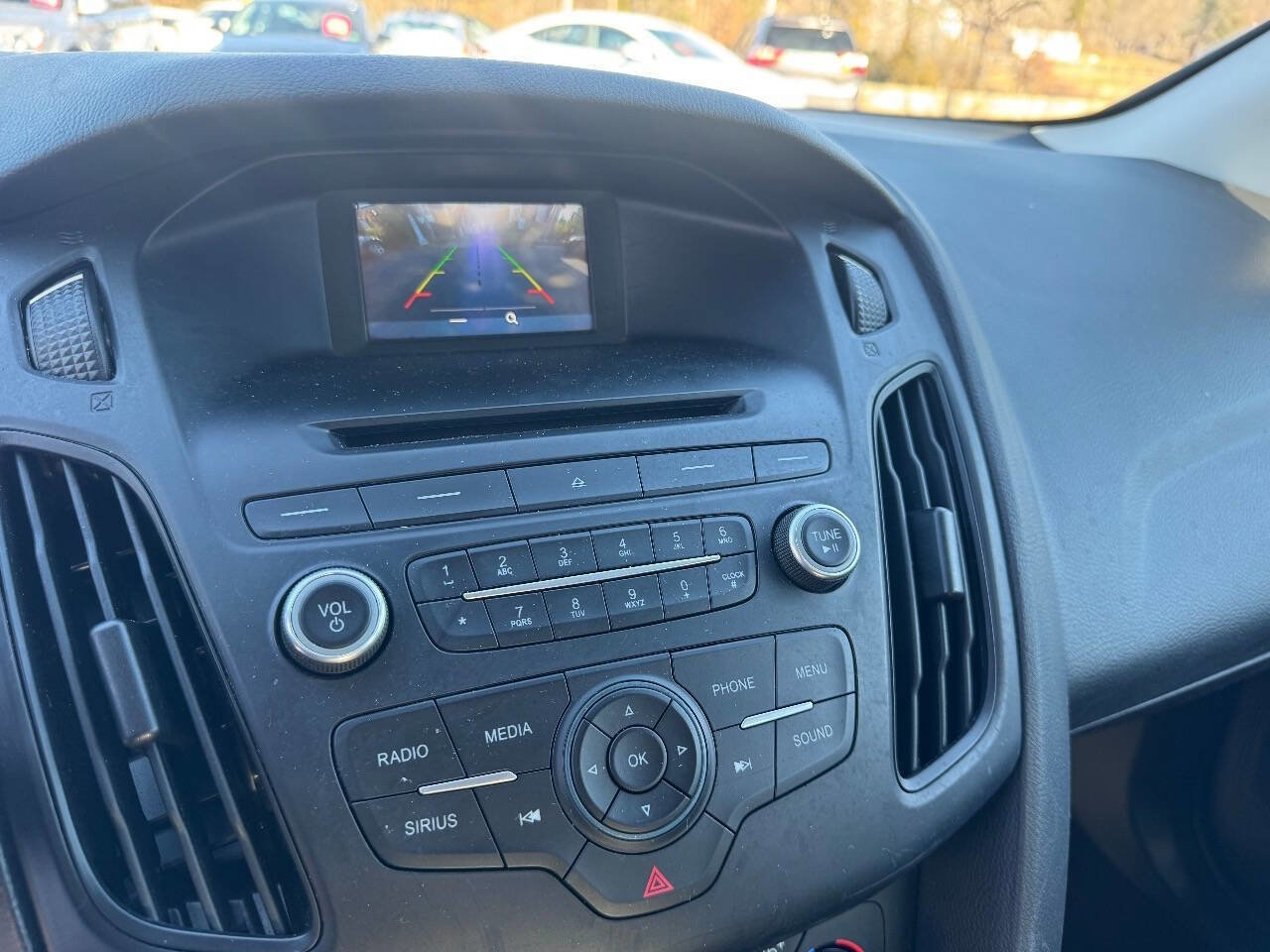Used 2017 Ford Focus SE FWD image 11